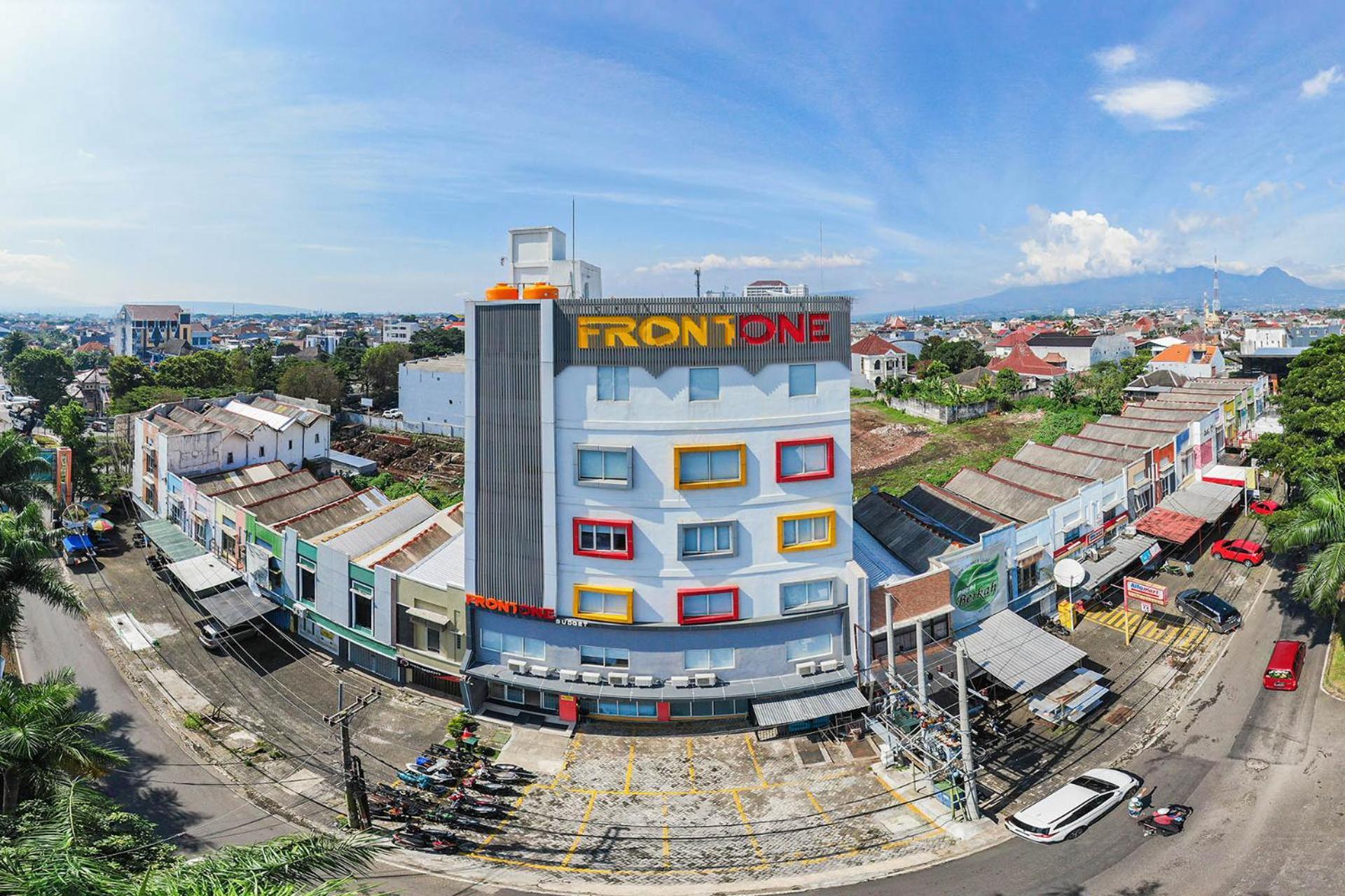 ฟรอนต์ วัน บัดเจท มาลัง Hotel มะลัง ภายนอก รูปภาพ