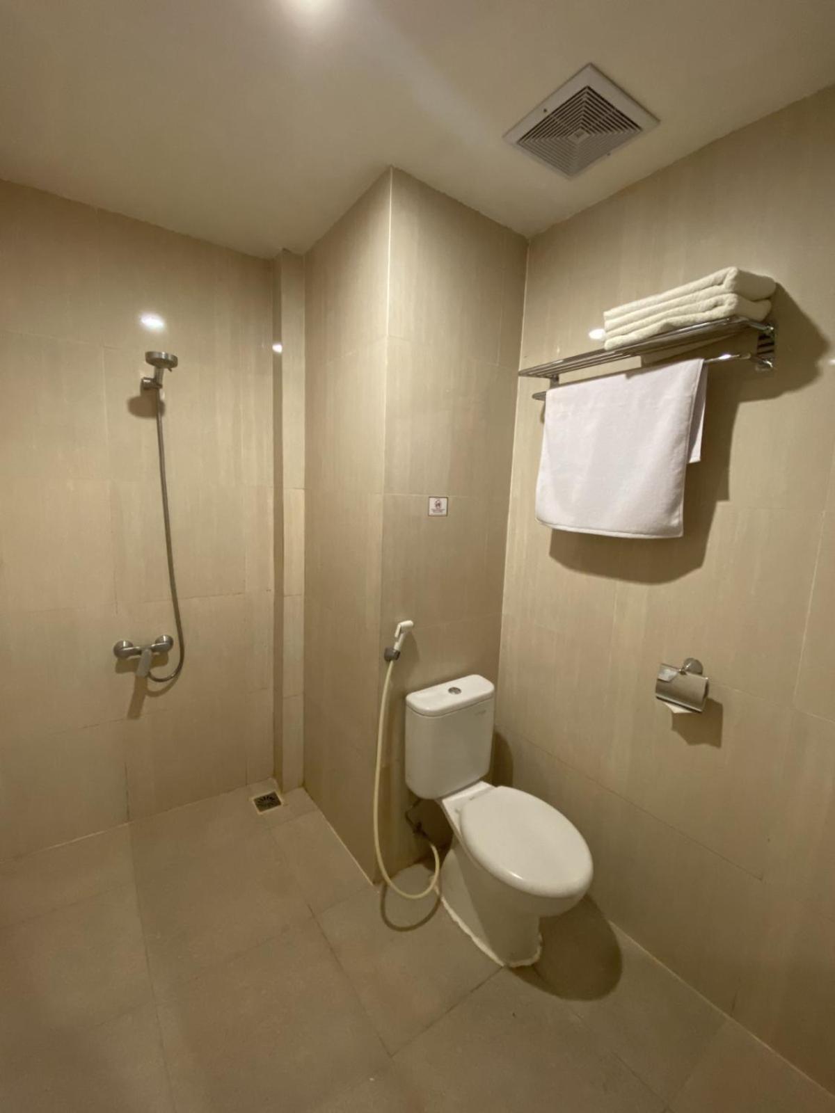 ฟรอนต์ วัน บัดเจท มาลัง Hotel มะลัง ภายนอก รูปภาพ